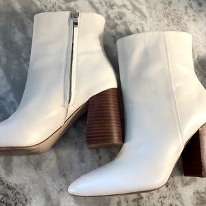 Nine West white boot-  size 7
